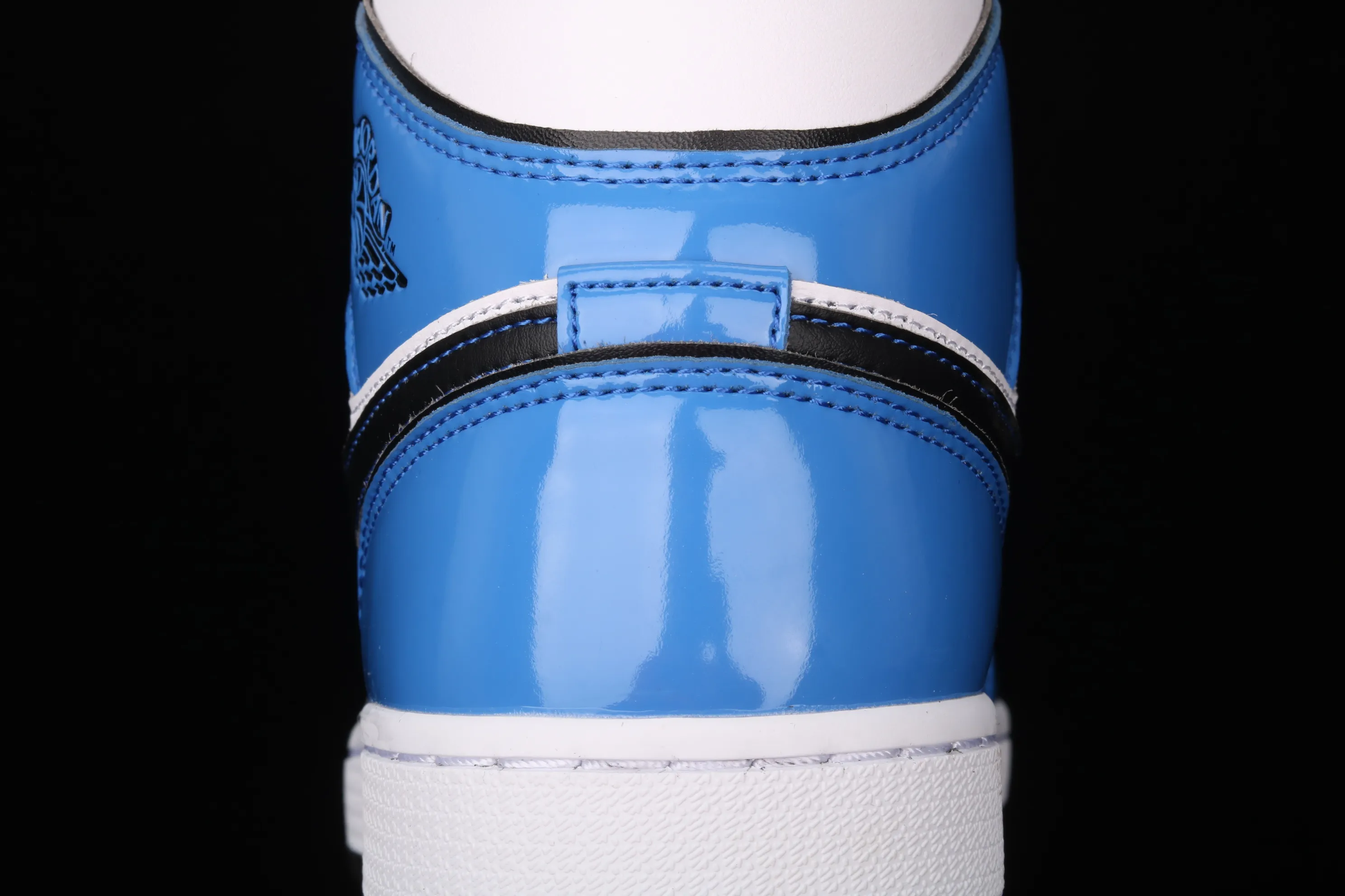 All categories Air Jordan Jordan series basketball shoes Air Jordan 1 Mid Air Jordan 1 Mid AJ1 Joe 1 patent leather white and blue Zhongbang basketball shoes DD6834-402
